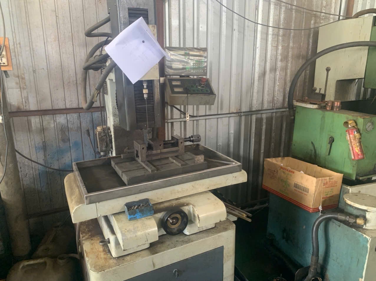 Electric discharge machine